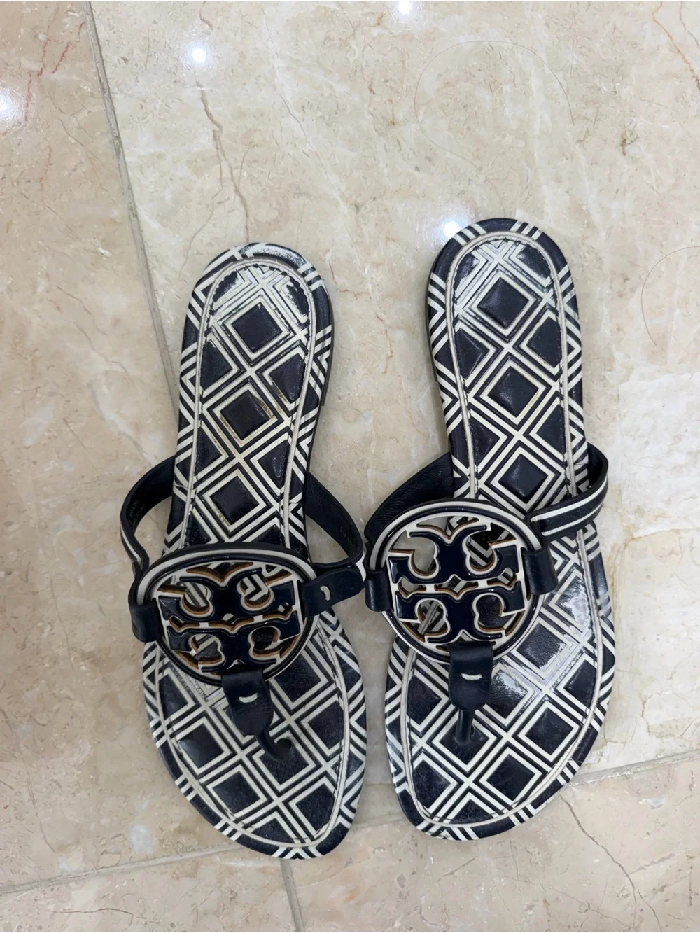 Black Patterned Women's Thong Sandals with Logo Medallion - Tory Burch